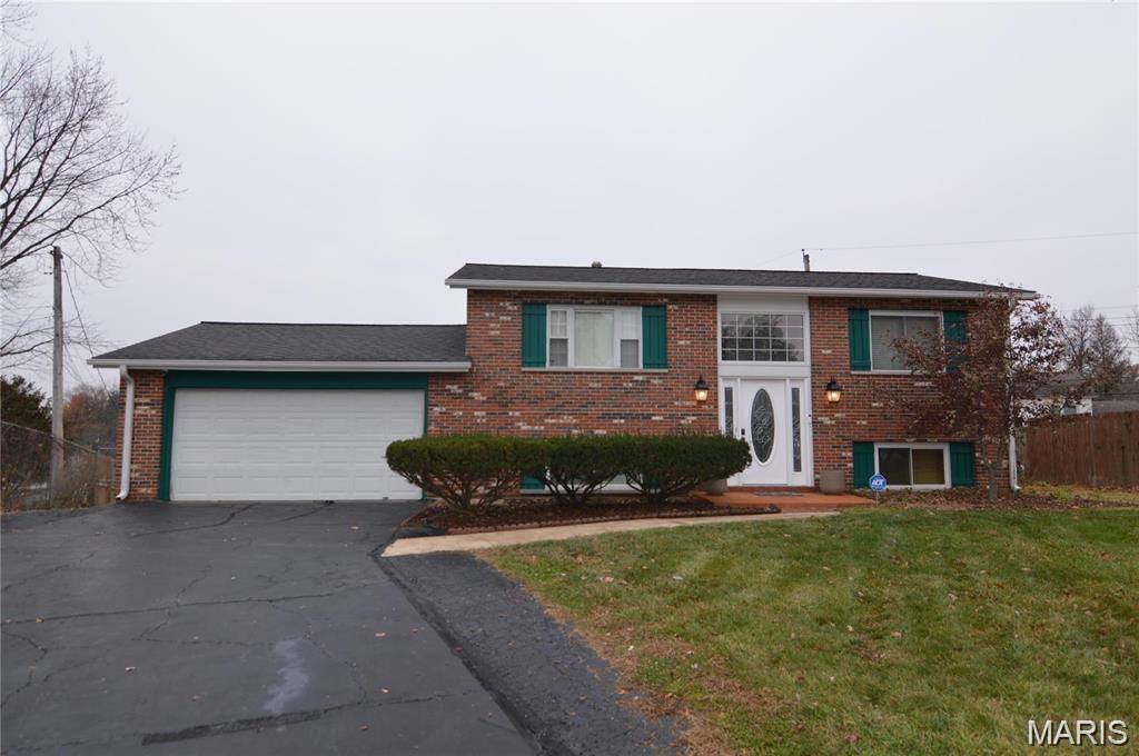 25 Bernie Circle, Maryland Heights, MO 63043