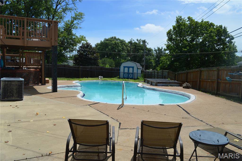 25 Bernie Circle, Maryland Heights, MO 63043