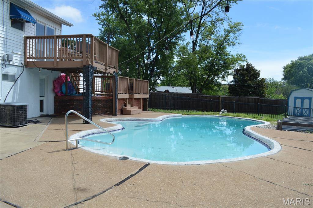 25 Bernie Circle, Maryland Heights, MO 63043