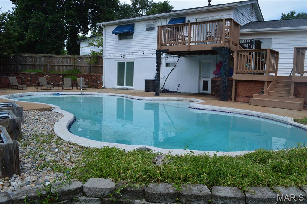 25 Bernie Circle, Maryland Heights, MO 63043