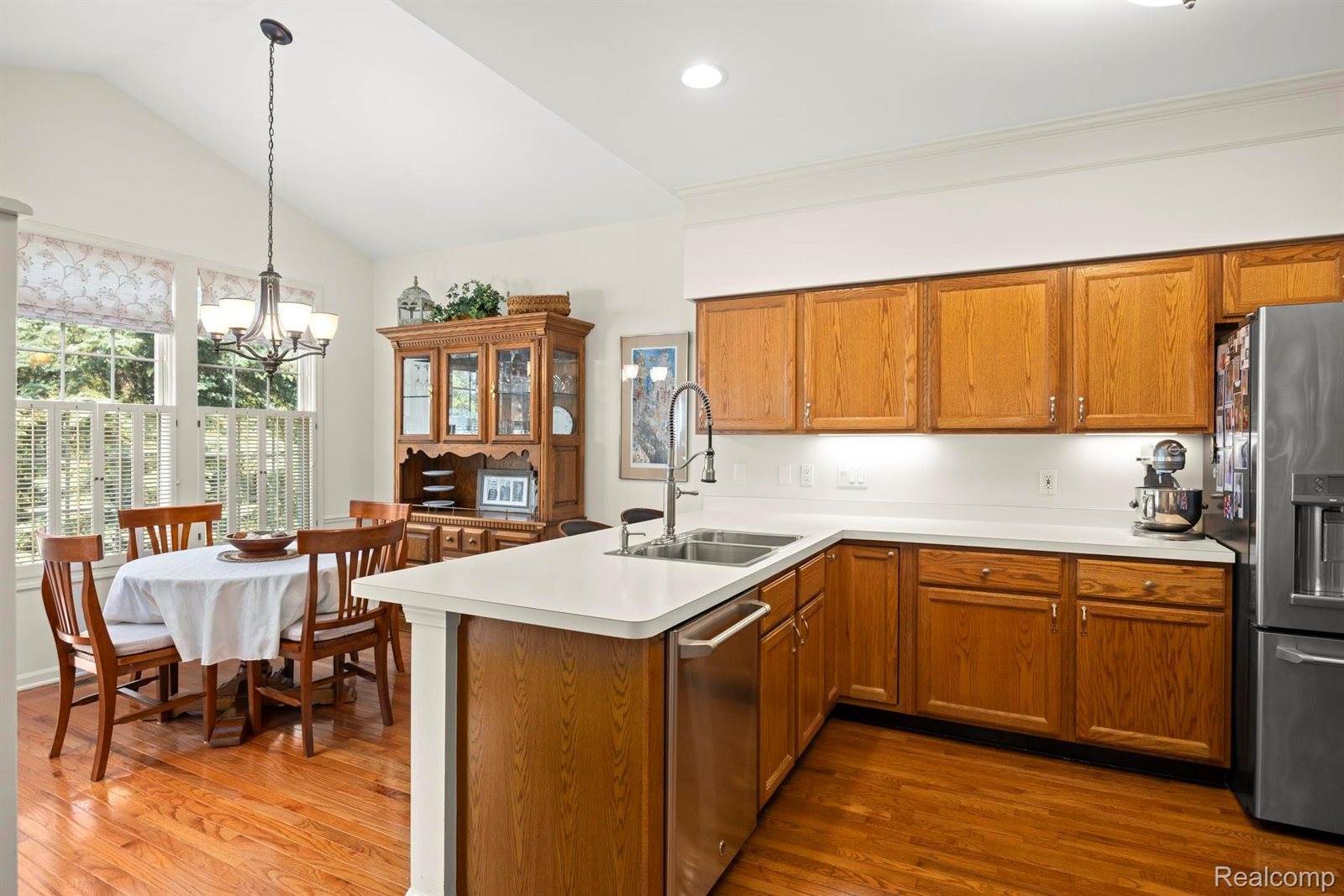 1114 Rock Valley Drive, RochesterCity_Oakland, MI 48307