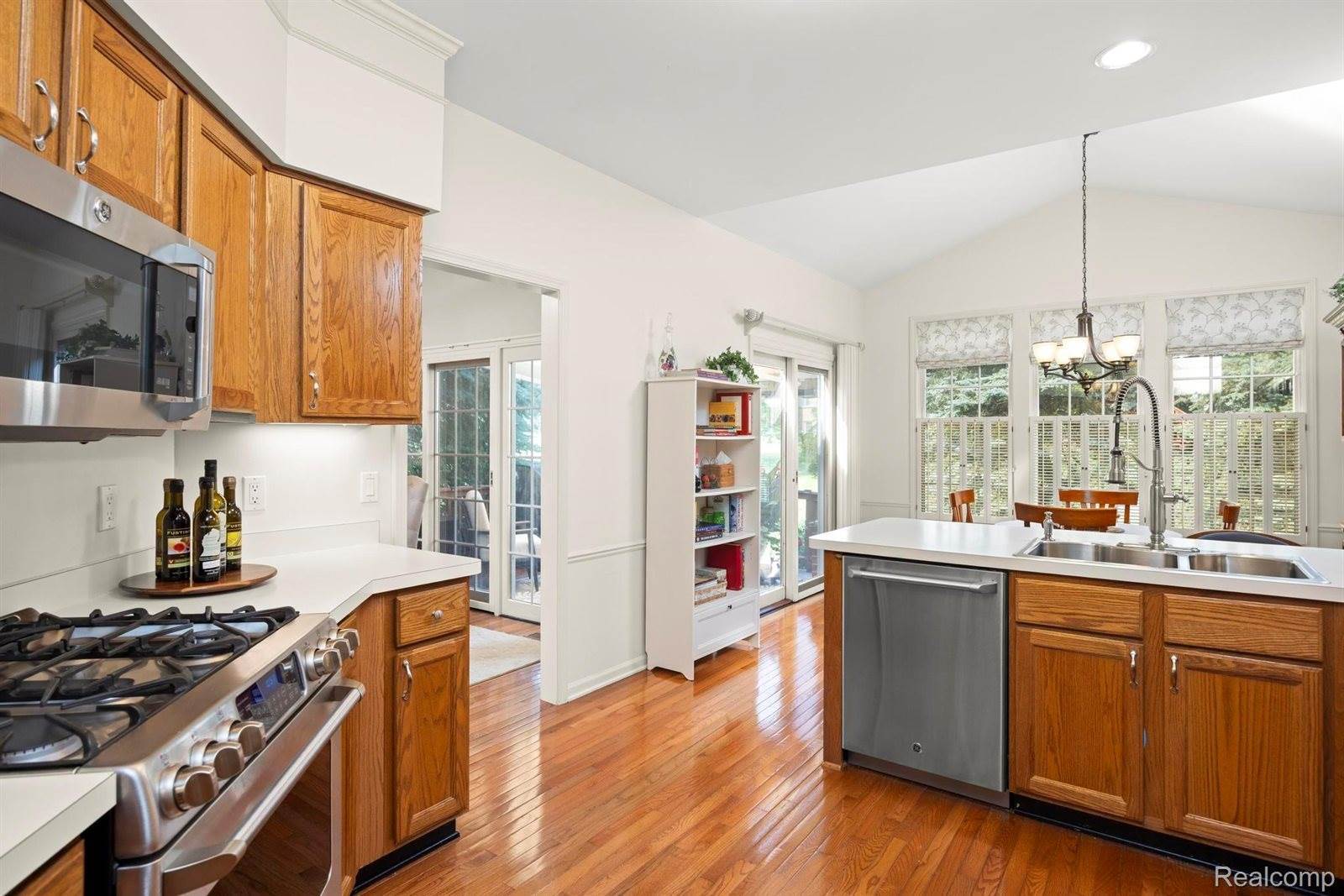 1114 Rock Valley Drive, RochesterCity_Oakland, MI 48307