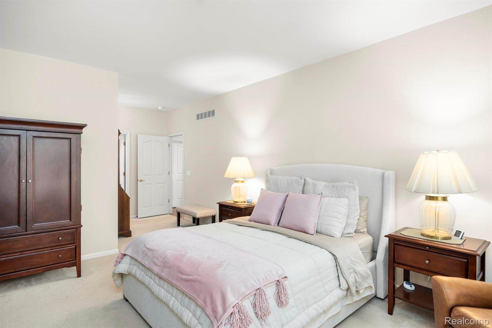 1114 Rock Valley Drive, RochesterCity_Oakland, MI 48307