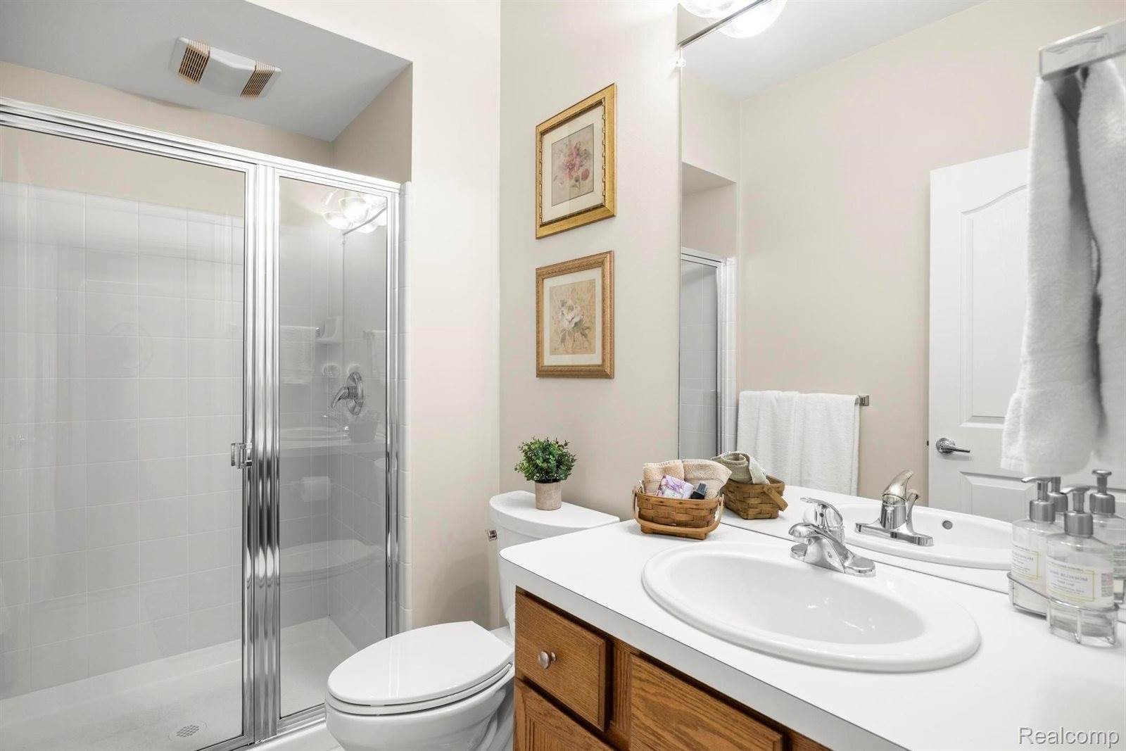 1114 Rock Valley Drive, RochesterCity_Oakland, MI 48307