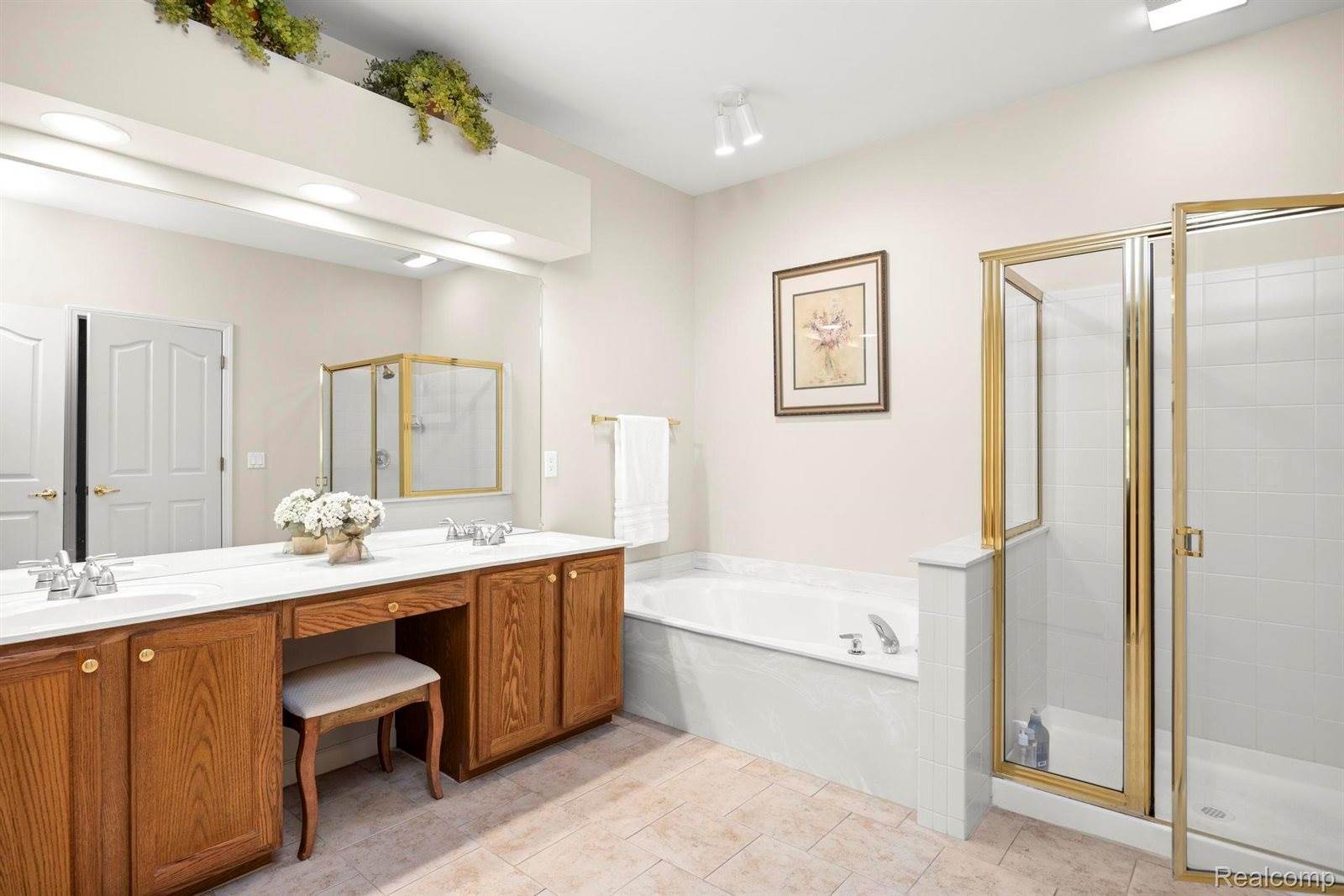 1114 Rock Valley Drive, RochesterCity_Oakland, MI 48307