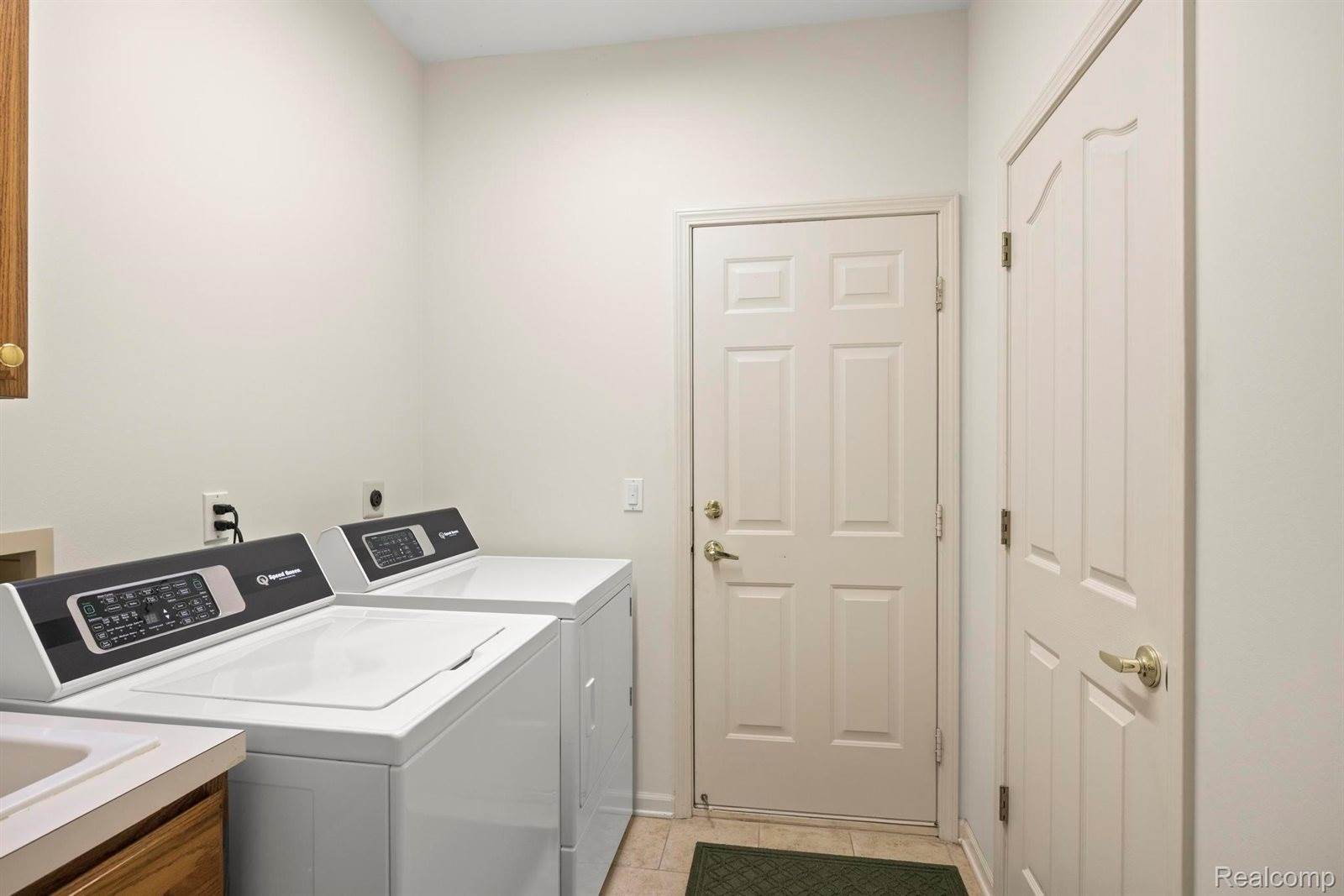 1114 Rock Valley Drive, RochesterCity_Oakland, MI 48307