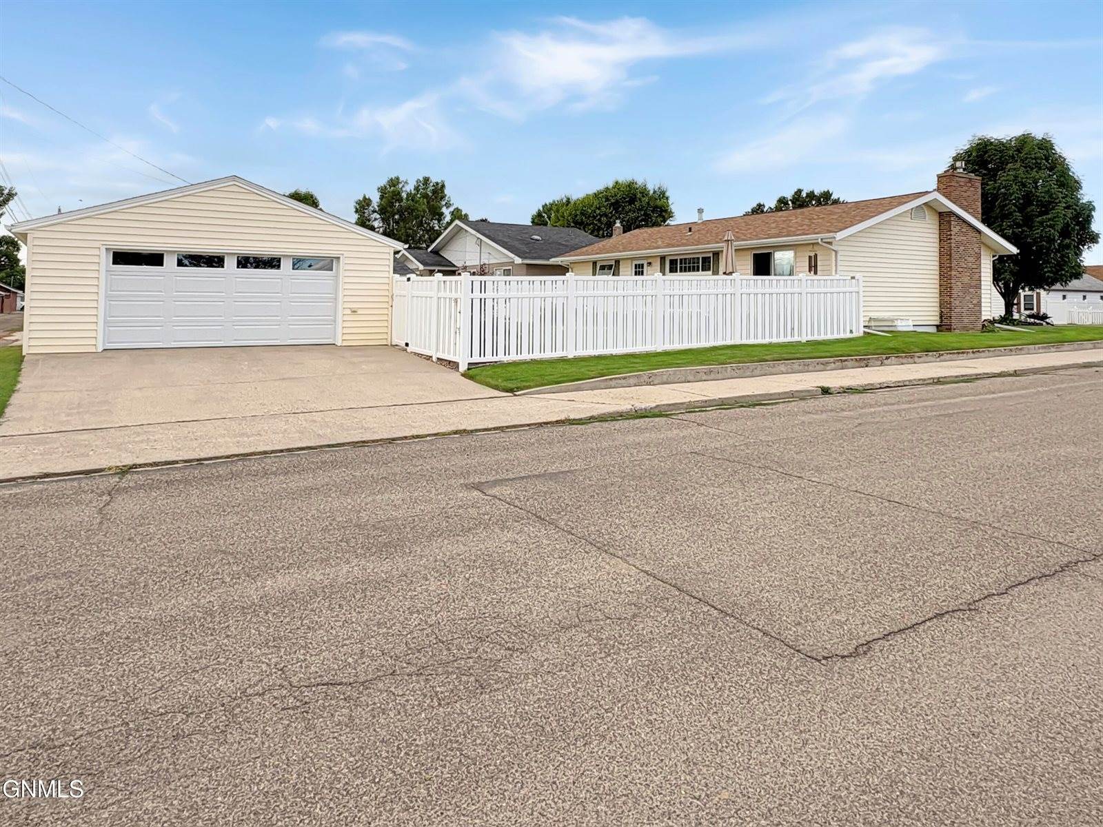 1520 Main Street, Williston, ND 58801