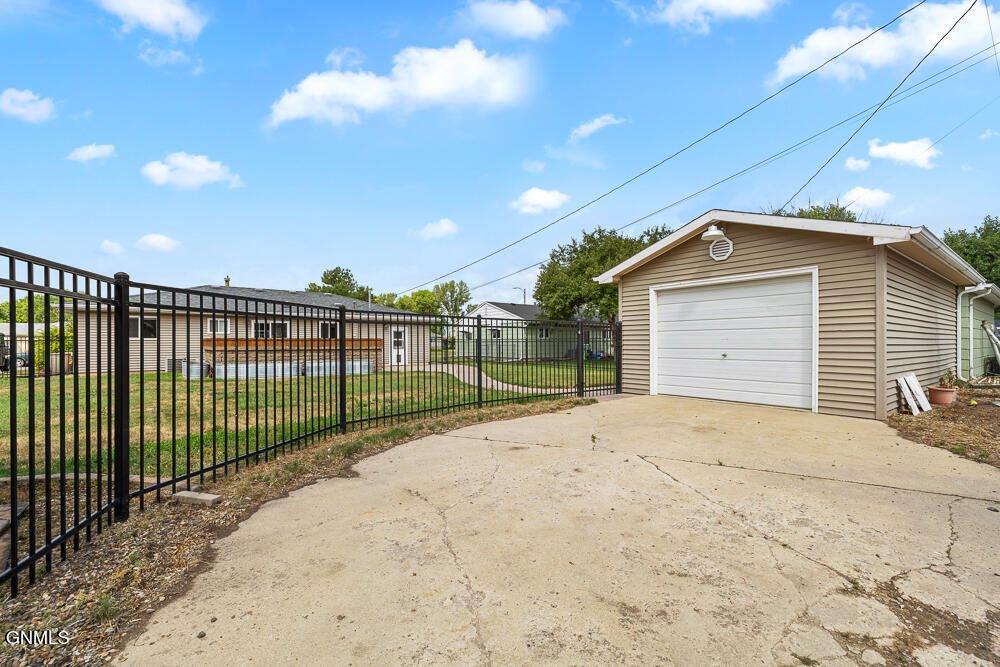 922 16th Avenue West, Williston, ND 58801