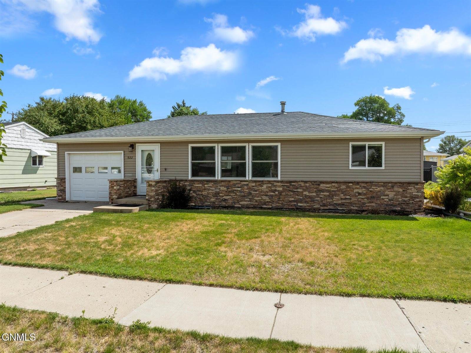 922 16th Avenue West, Williston, ND 58801