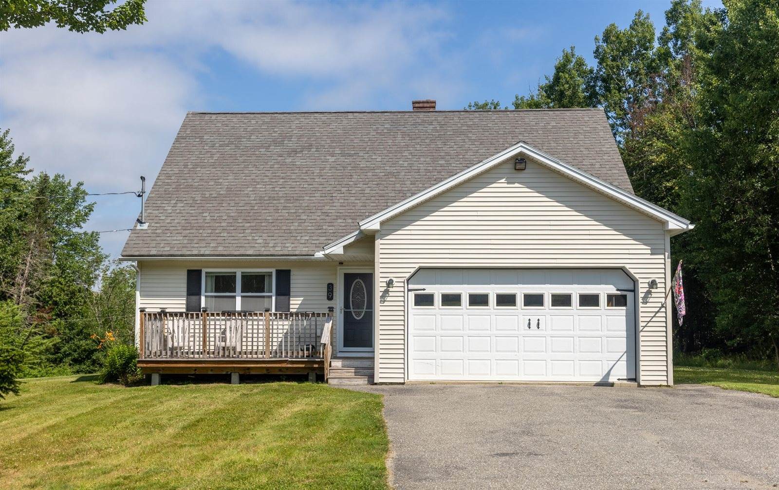 39 Maple Leaf Lane, Hermon, ME 04401