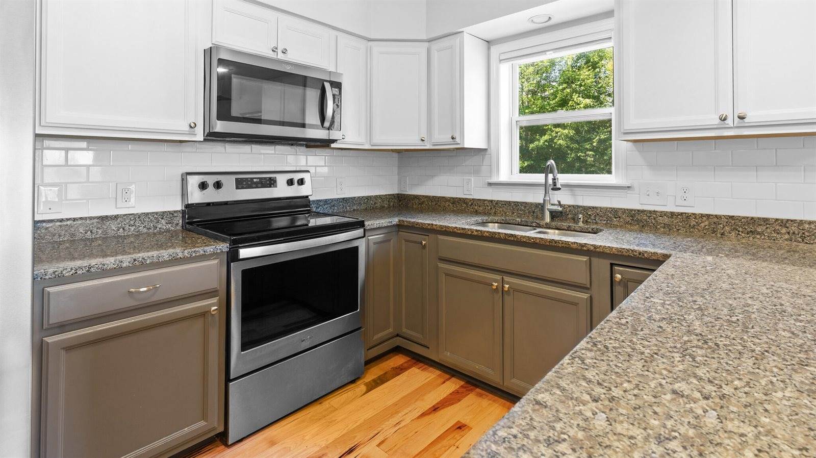 39 Maple Leaf Lane, Hermon, ME 04401