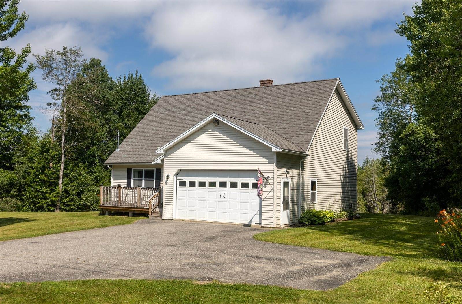 39 Maple Leaf Lane, Hermon, ME 04401