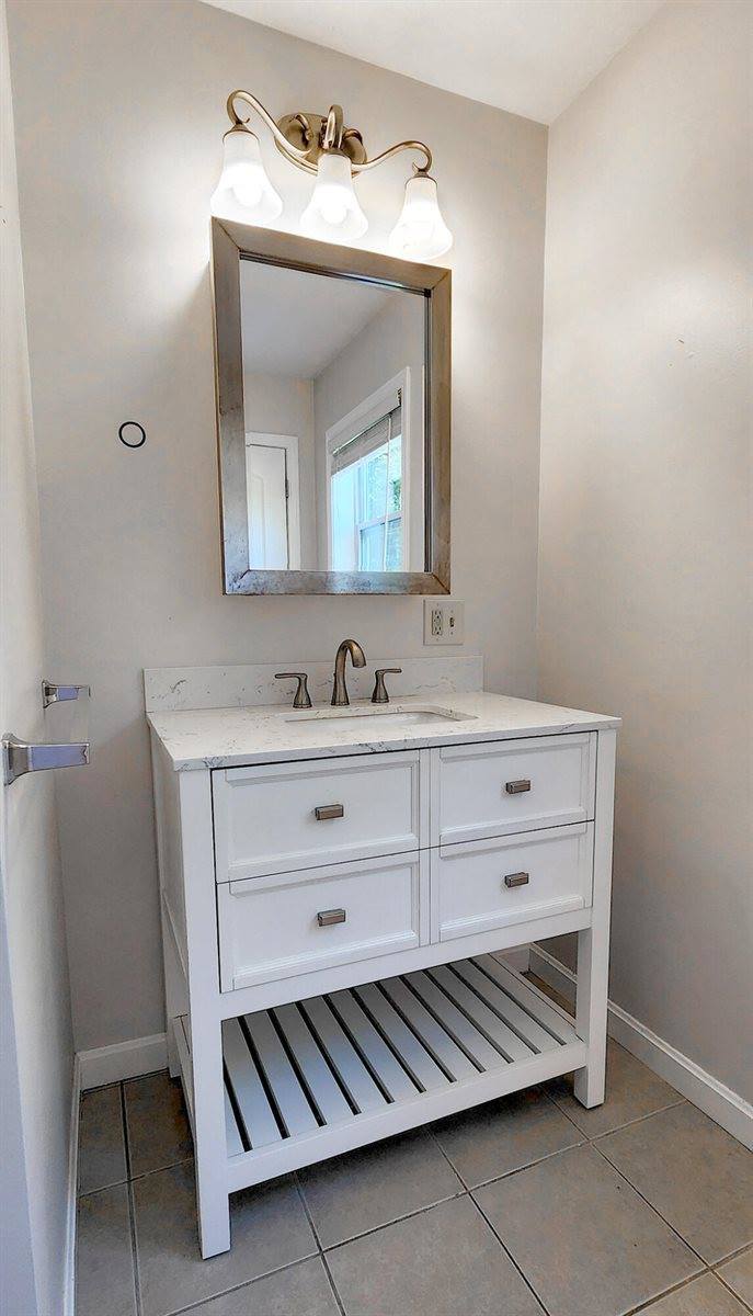 39 Maple Leaf Lane, Hermon, ME 04401