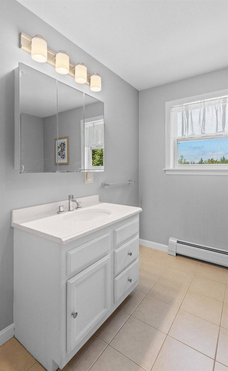 39 Maple Leaf Lane, Hermon, ME 04401