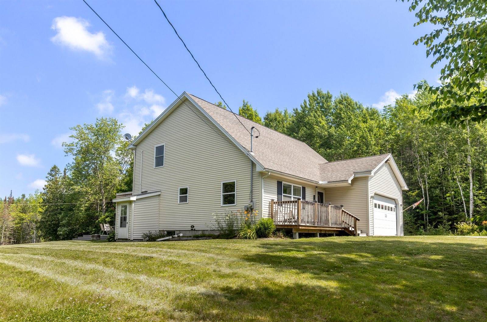39 Maple Leaf Lane, Hermon, ME 04401