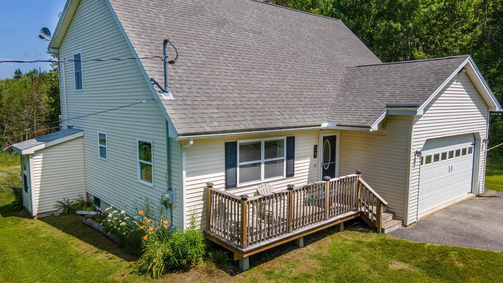 39 Maple Leaf Lane, Hermon, ME 04401