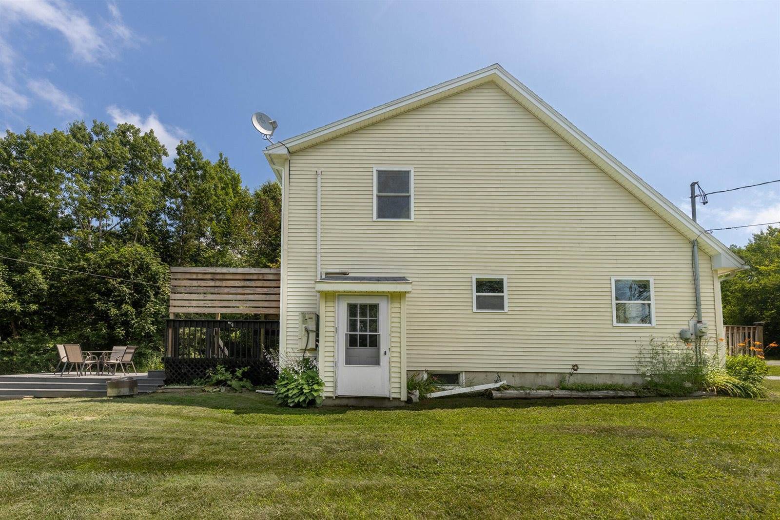 39 Maple Leaf Lane, Hermon, ME 04401