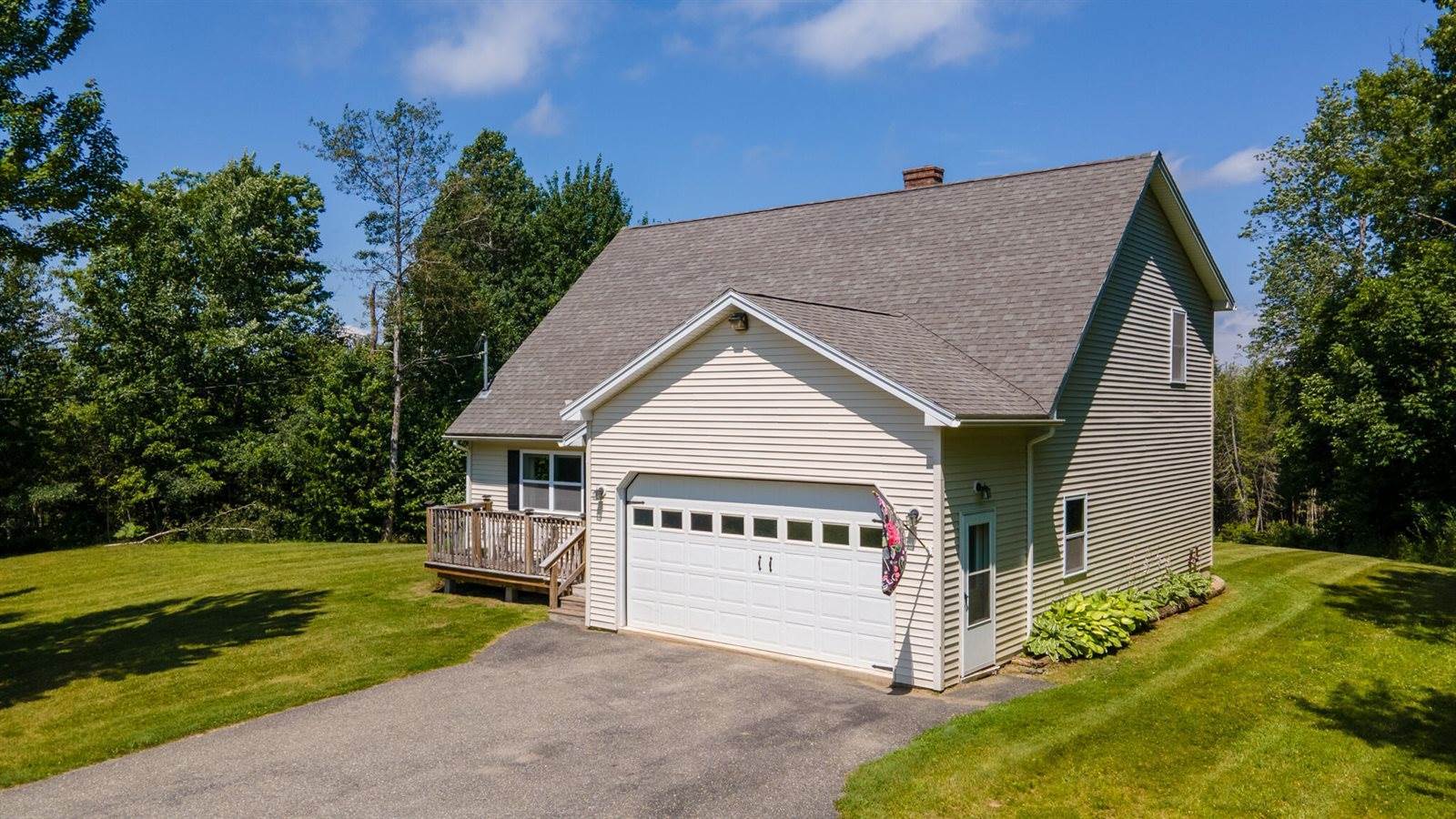 39 Maple Leaf Lane, Hermon, ME 04401