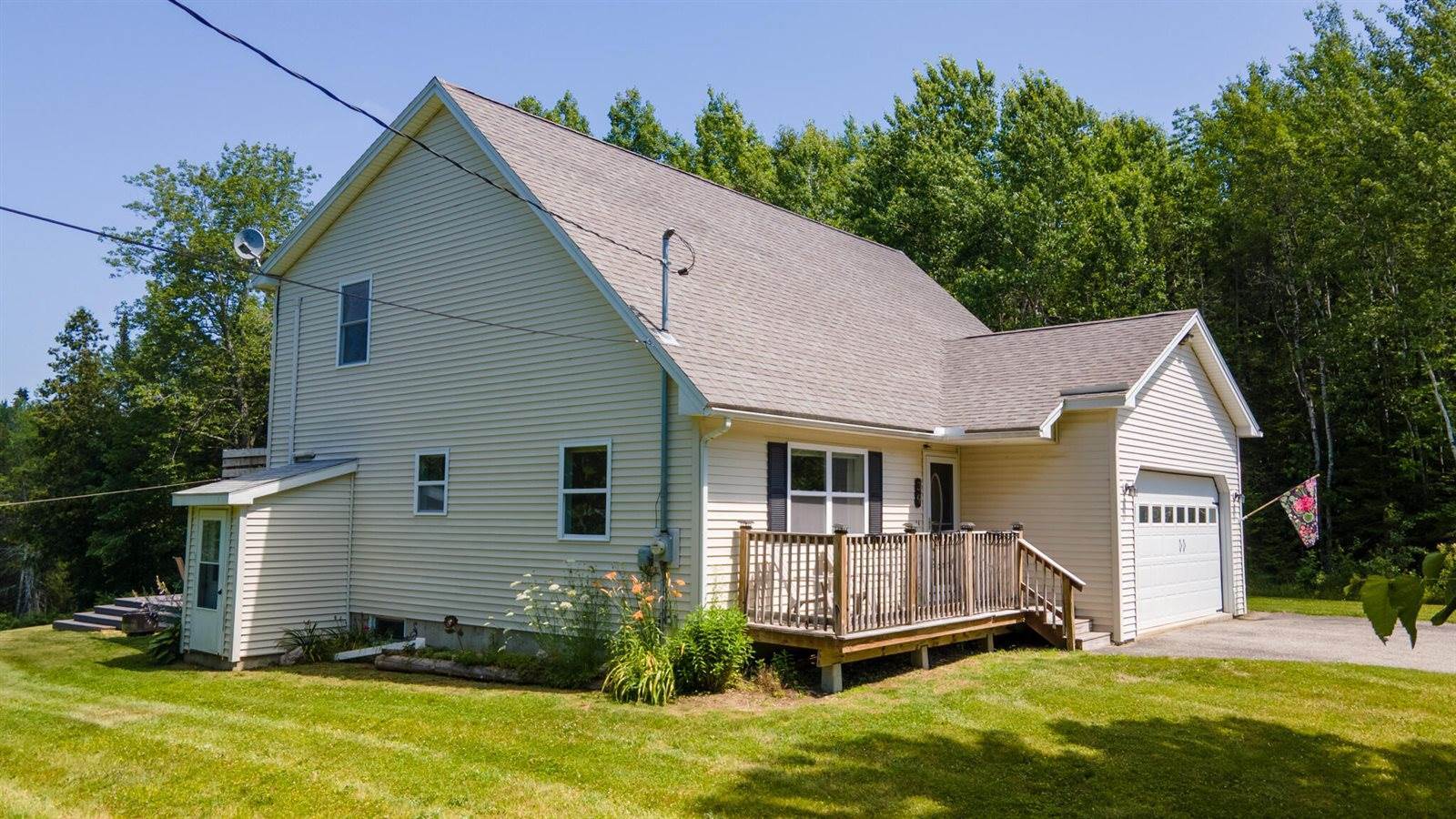 39 Maple Leaf Lane, Hermon, ME 04401