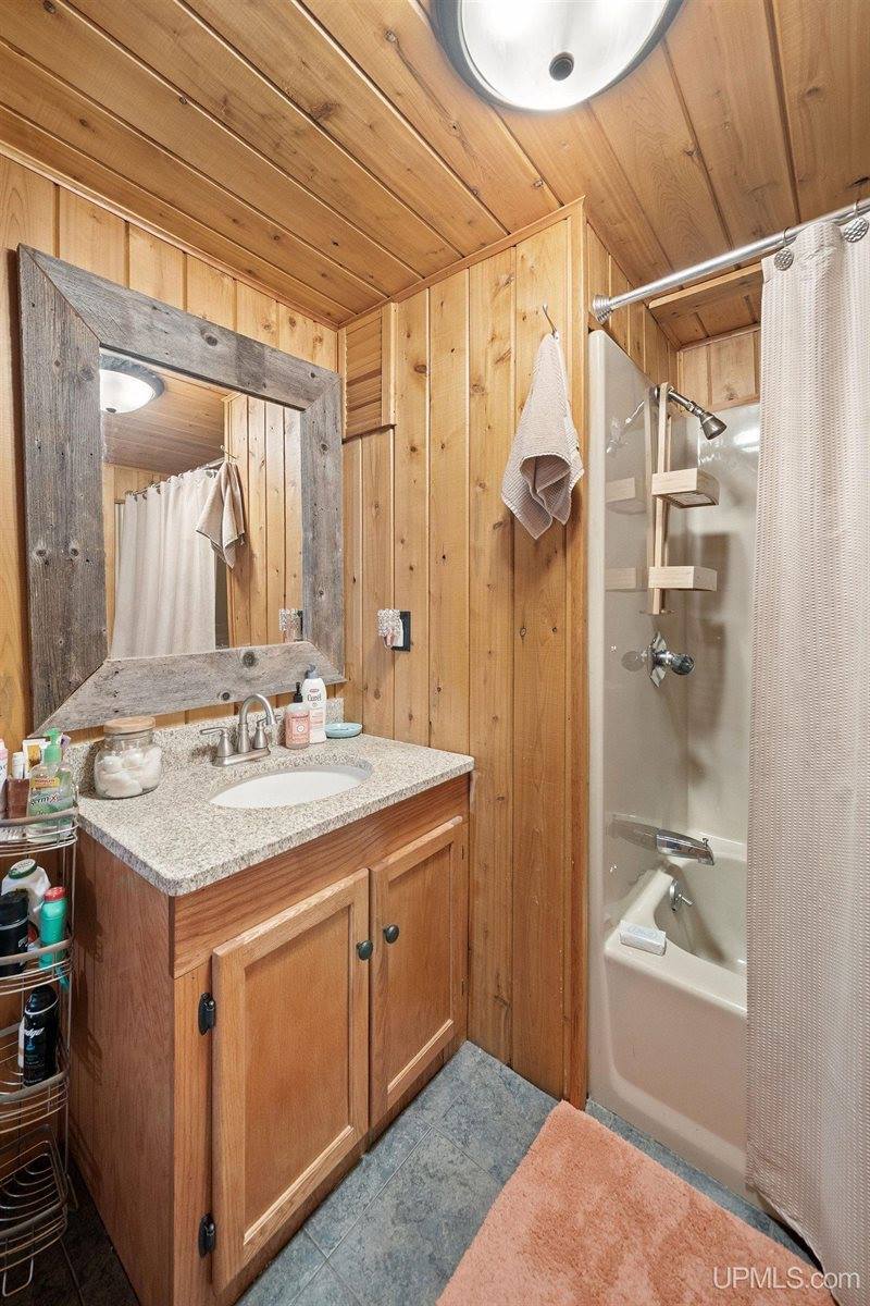 827 Michigan Street, Ishpeming, MI 49849