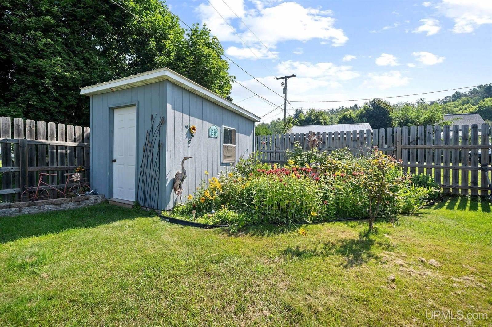 827 Michigan Street, Ishpeming, MI 49849