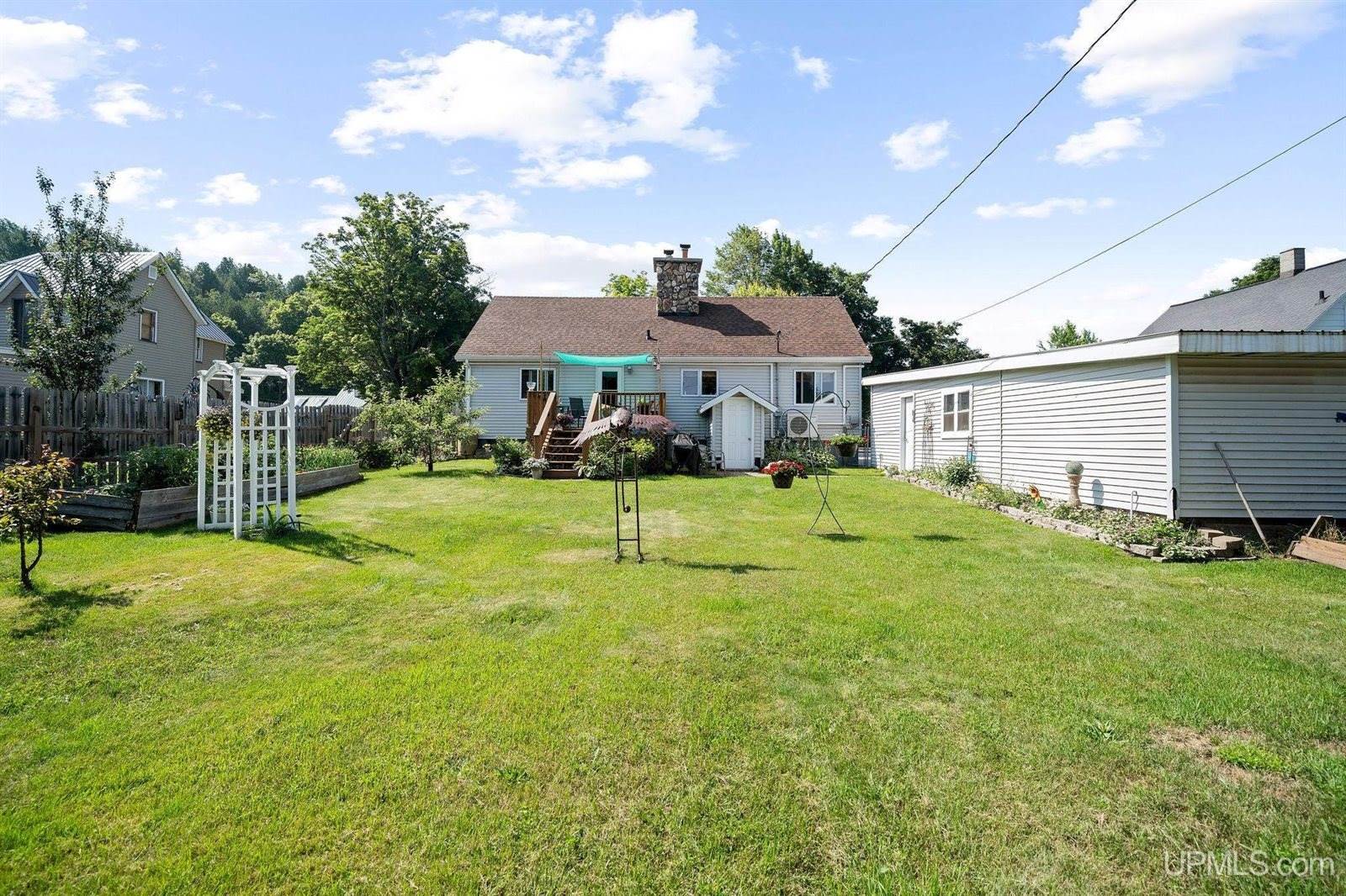 827 Michigan Street, Ishpeming, MI 49849