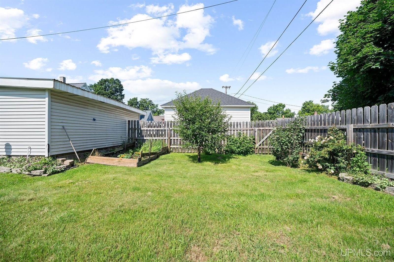 827 Michigan Street, Ishpeming, MI 49849