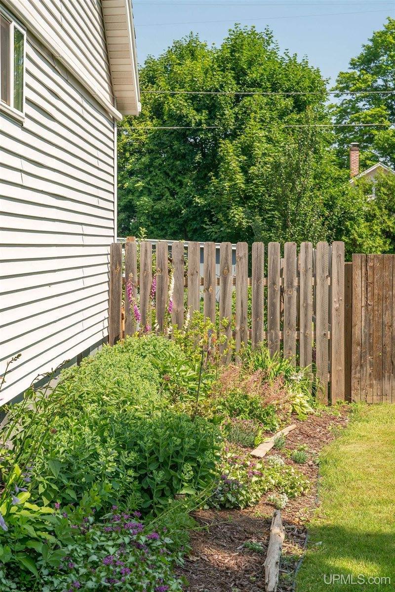 827 Michigan Street, Ishpeming, MI 49849