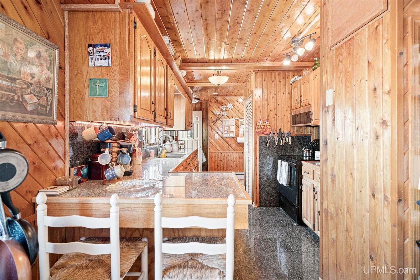 827 Michigan Street, Ishpeming, MI 49849