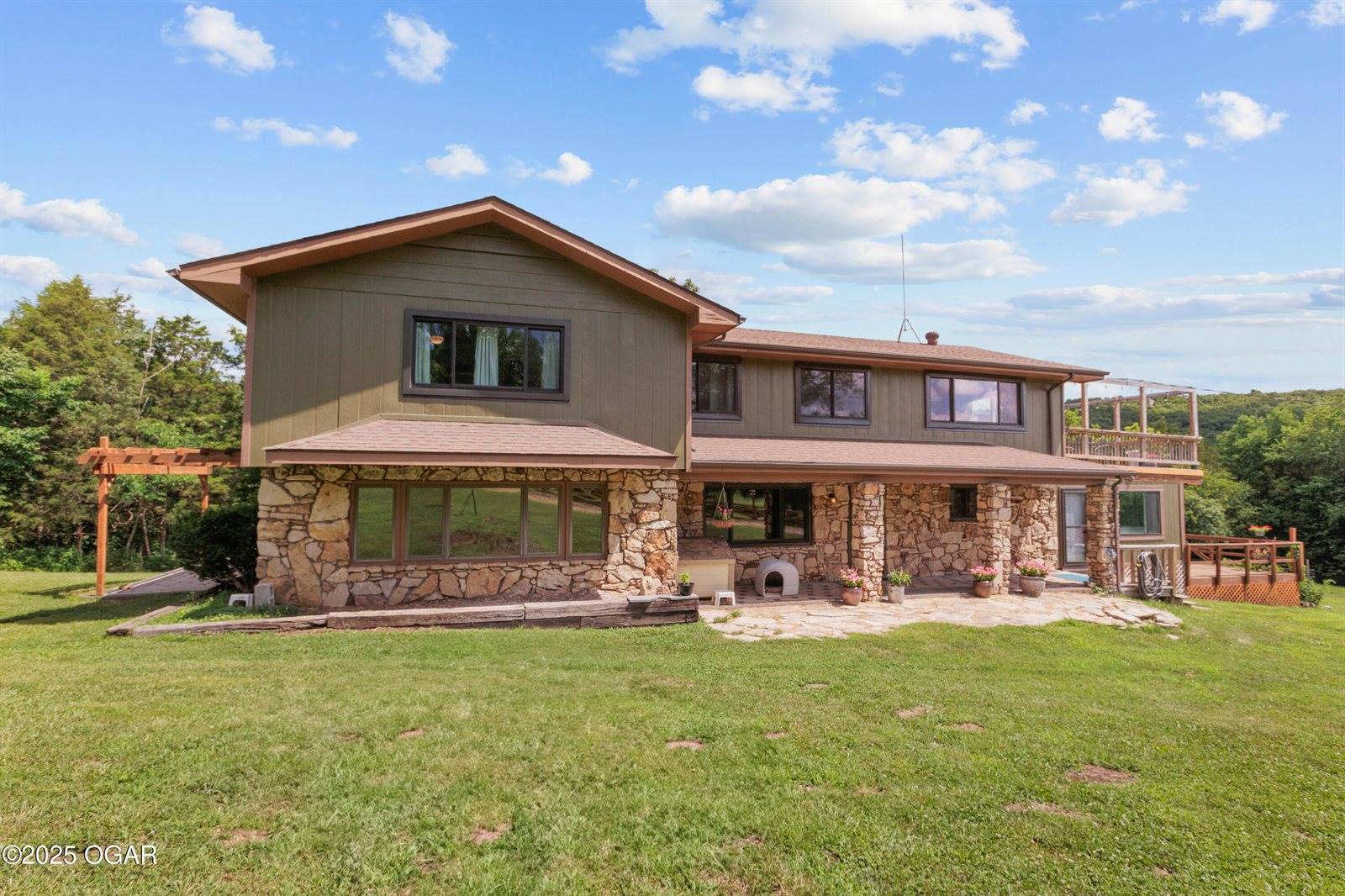 10463 Farm Road 1182, Aurora, MO 65605