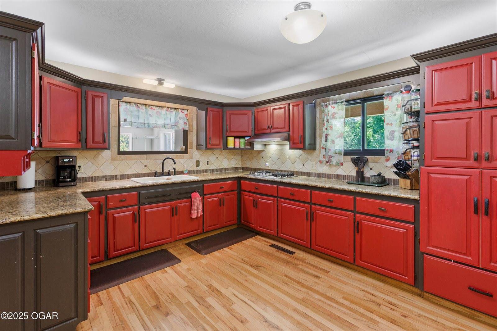 10463 Farm Road 1182, Aurora, MO 65605