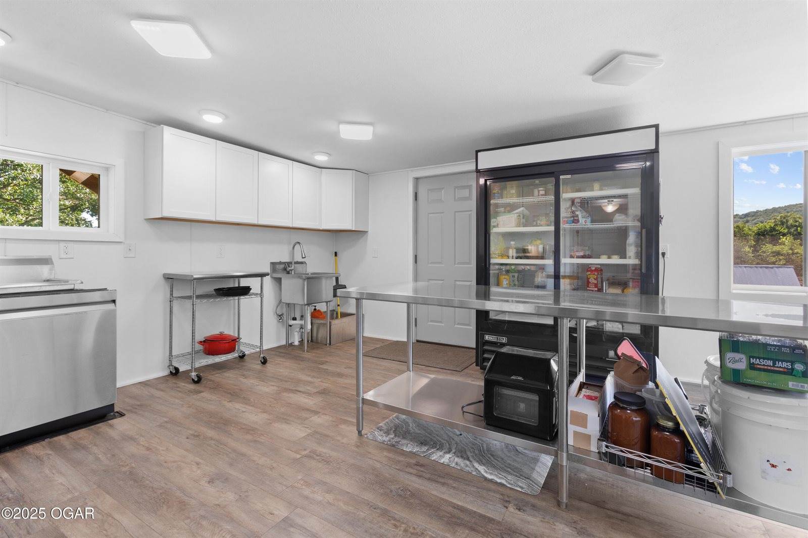 10463 Farm Road 1182, Aurora, MO 65605