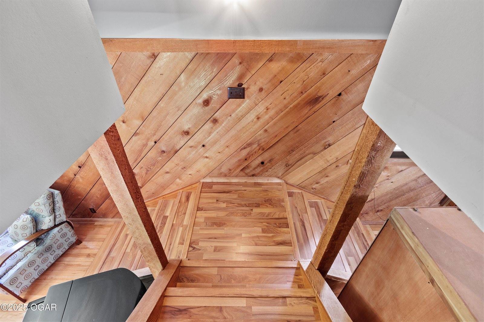 10463 Farm Road 1182, Aurora, MO 65605