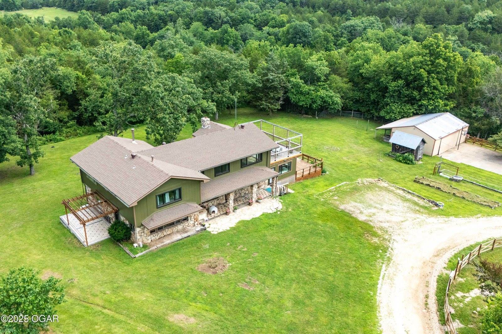 10463 Farm Road 1182, Aurora, MO 65605