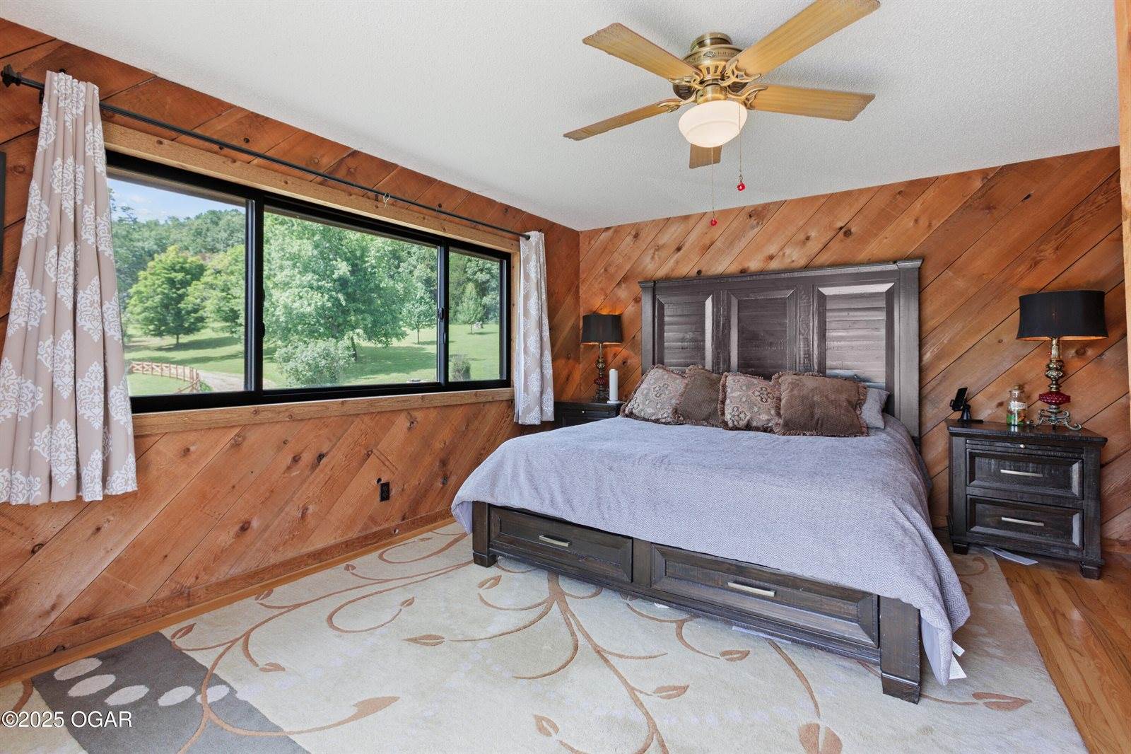 10463 Farm Road 1182, Aurora, MO 65605