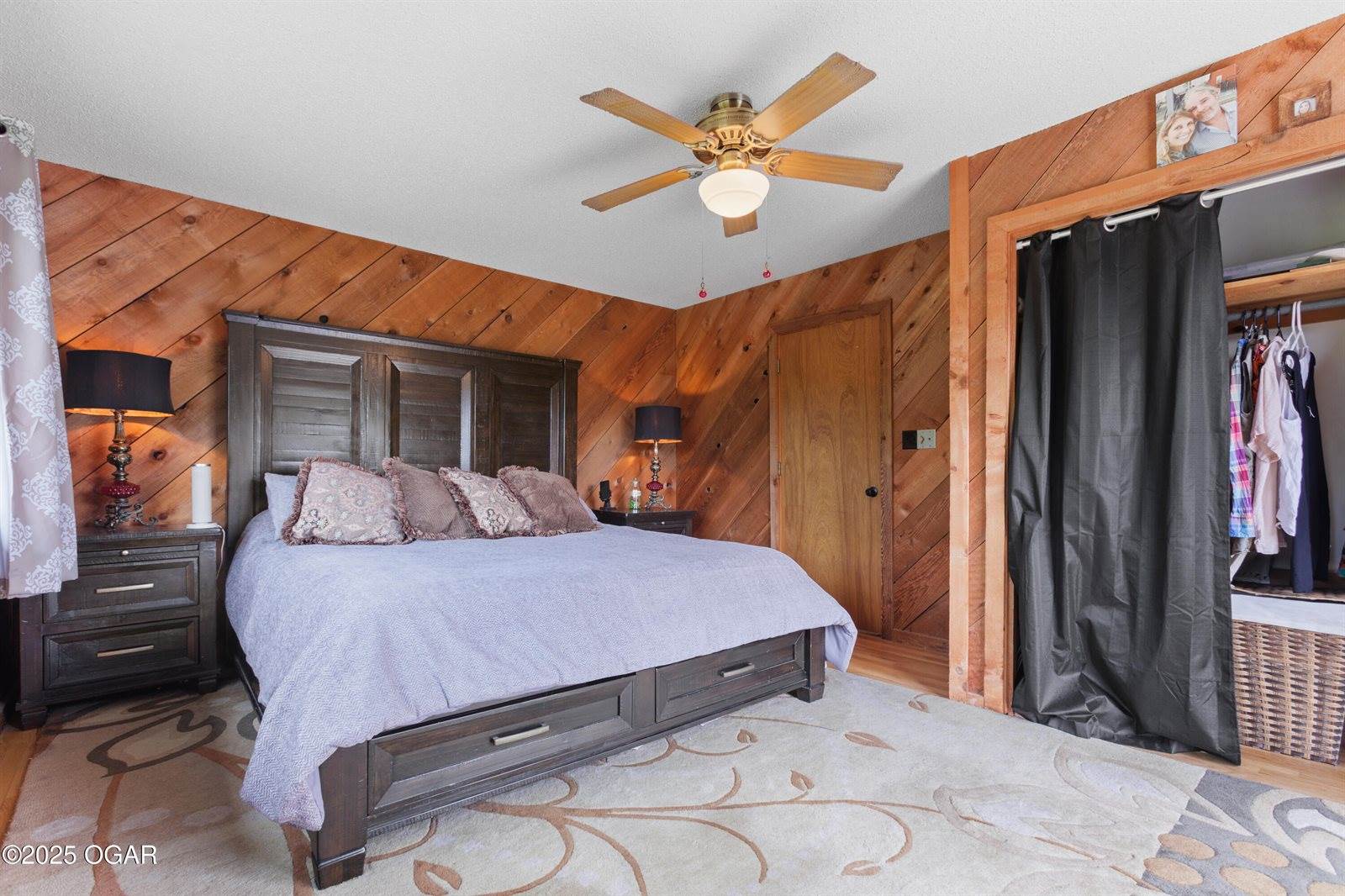 10463 Farm Road 1182, Aurora, MO 65605