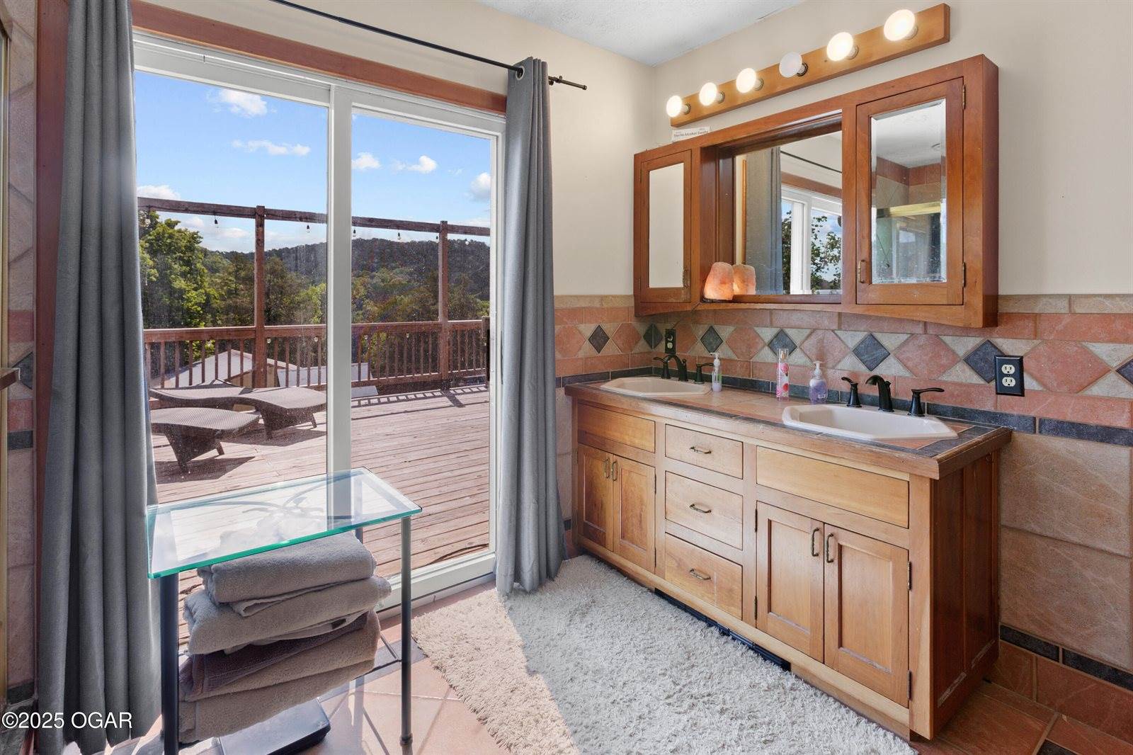 10463 Farm Road 1182, Aurora, MO 65605