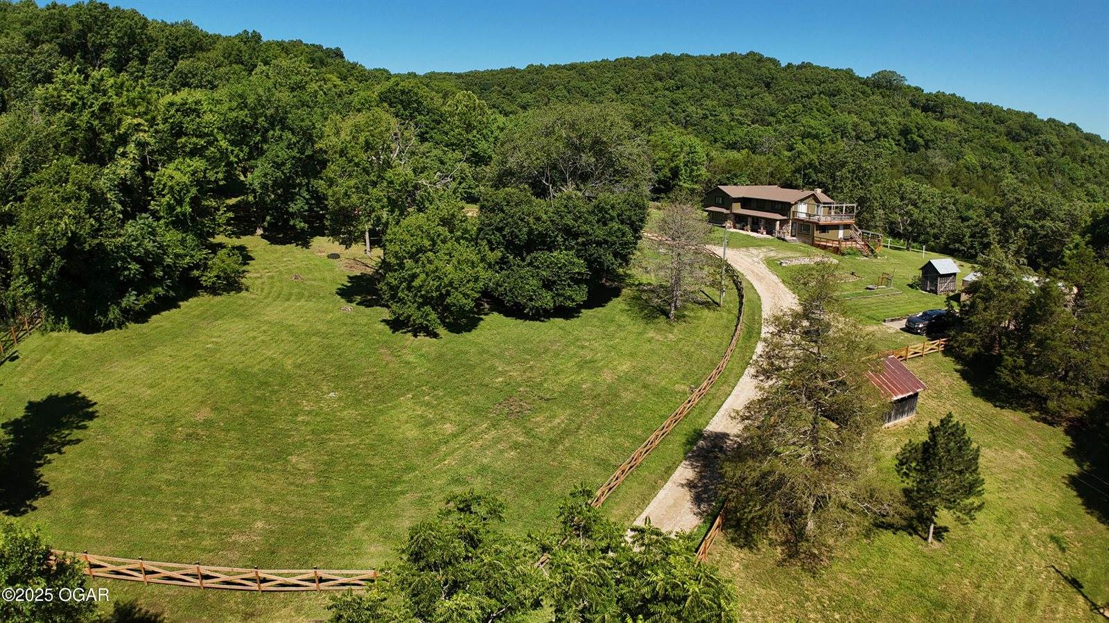 10463 Farm Road 1182, Aurora, MO 65605