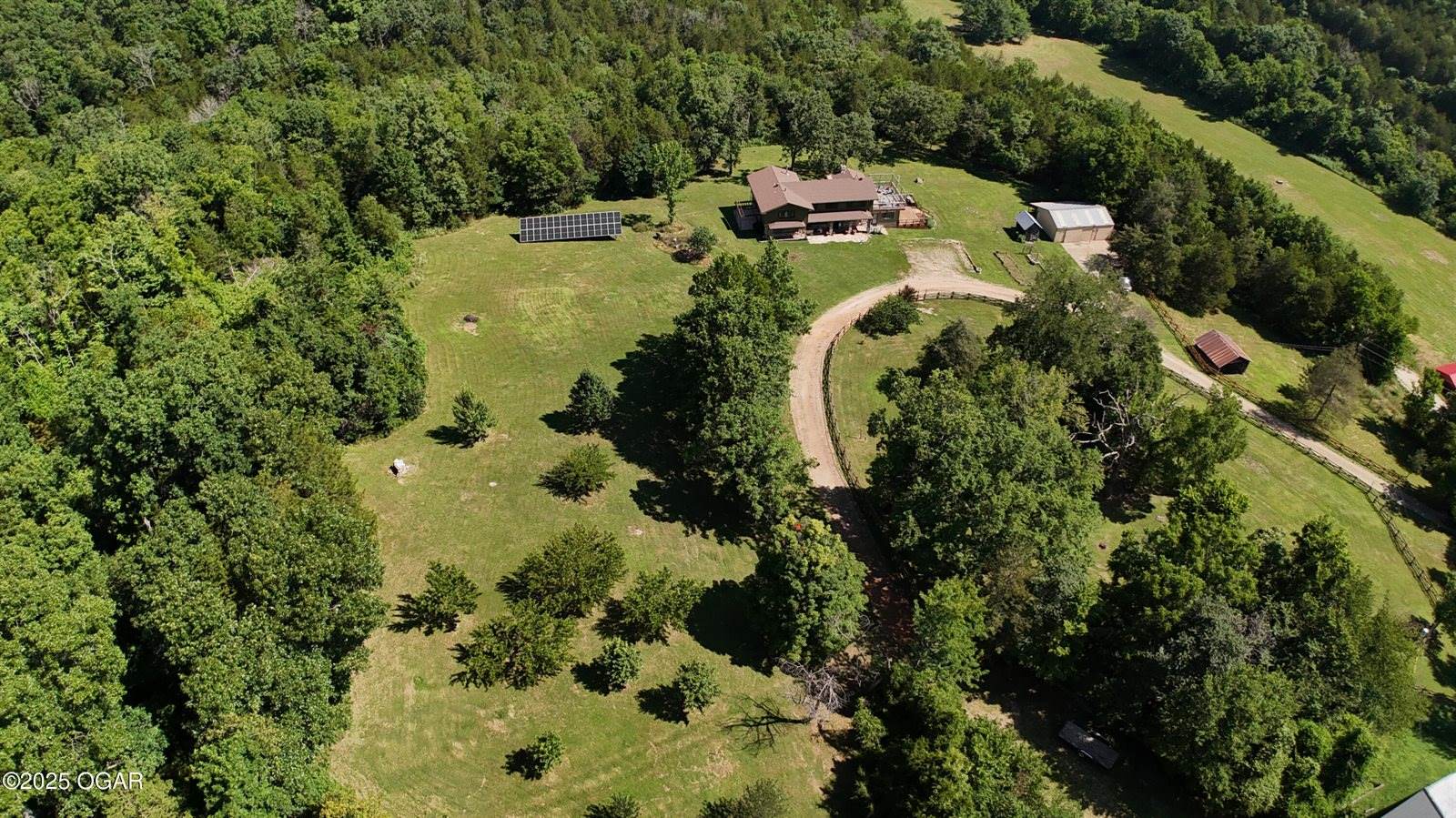 10463 Farm Road 1182, Aurora, MO 65605