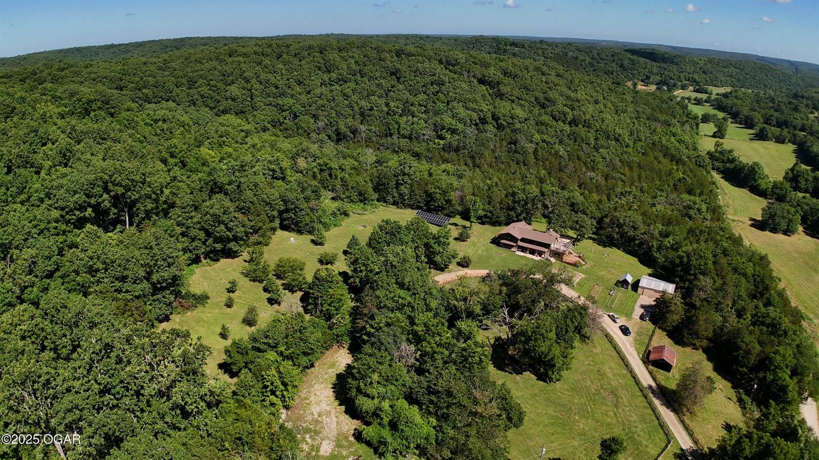 10463 Farm Road 1182, Aurora, MO 65605