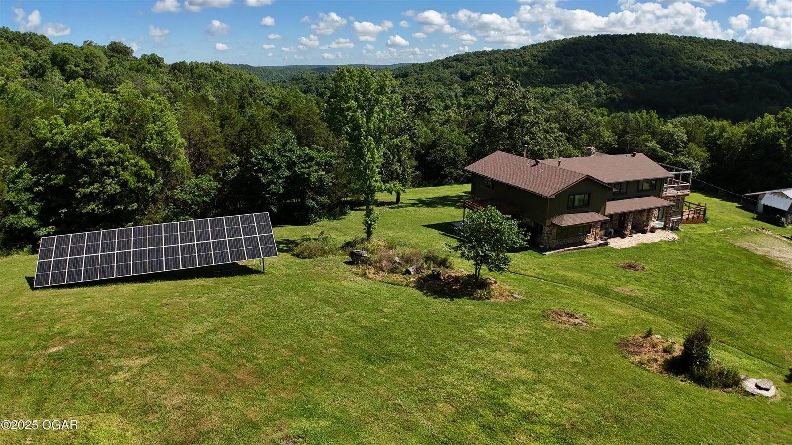 10463 Farm Road 1182, Aurora, MO 65605