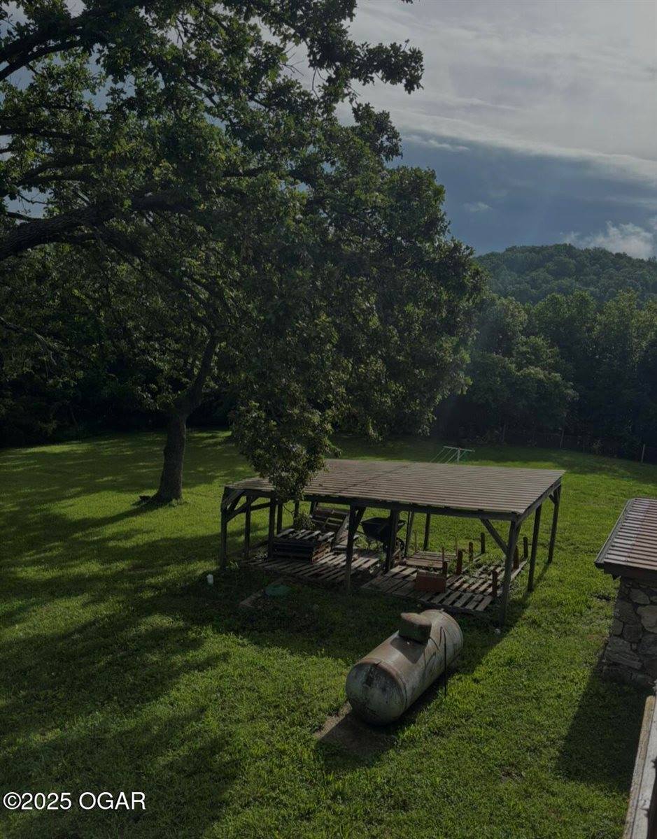 10463 Farm Road 1182, Aurora, MO 65605