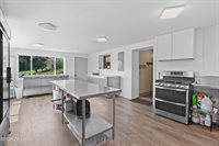 10463 Farm Road 1182, Aurora, MO 65605