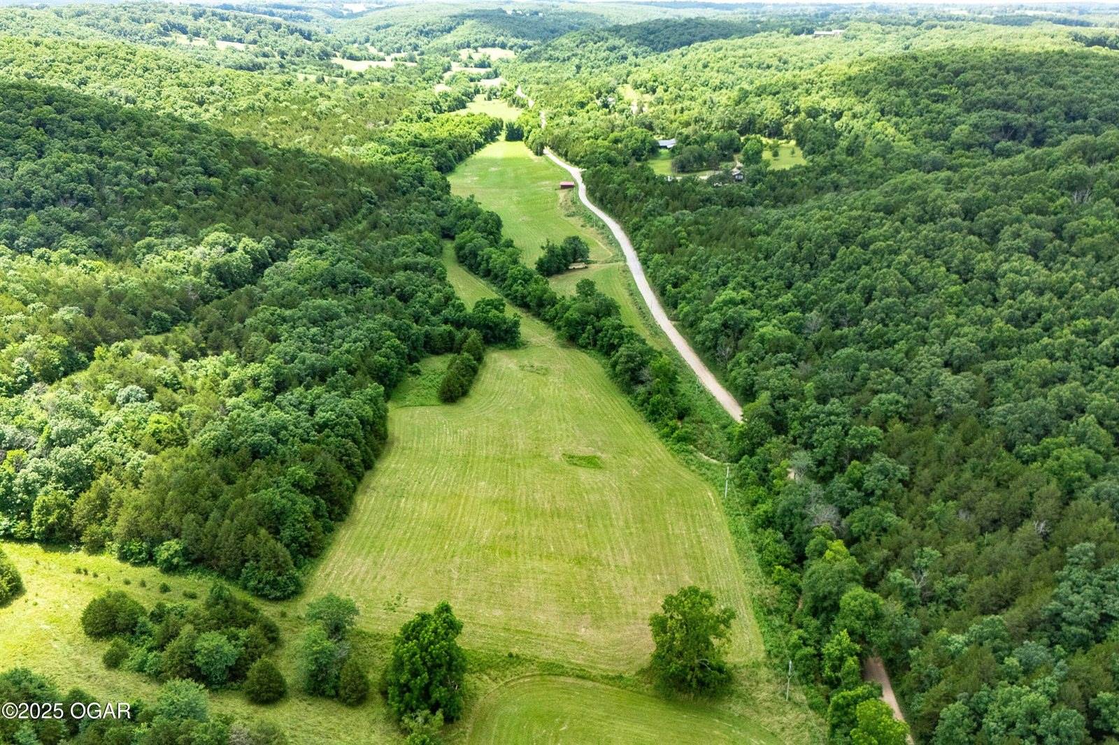 000 Farm Road 1182, Aurora, MO 65605