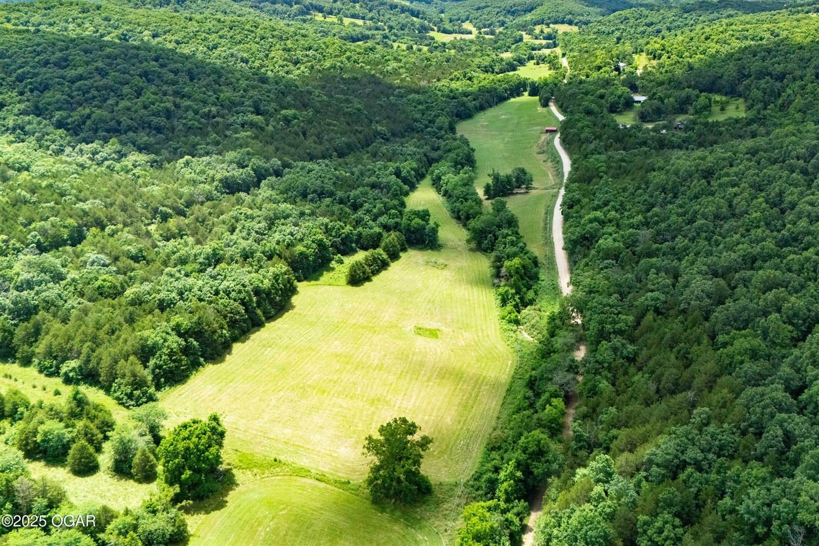 000 Farm Road 1182, Aurora, MO 65605