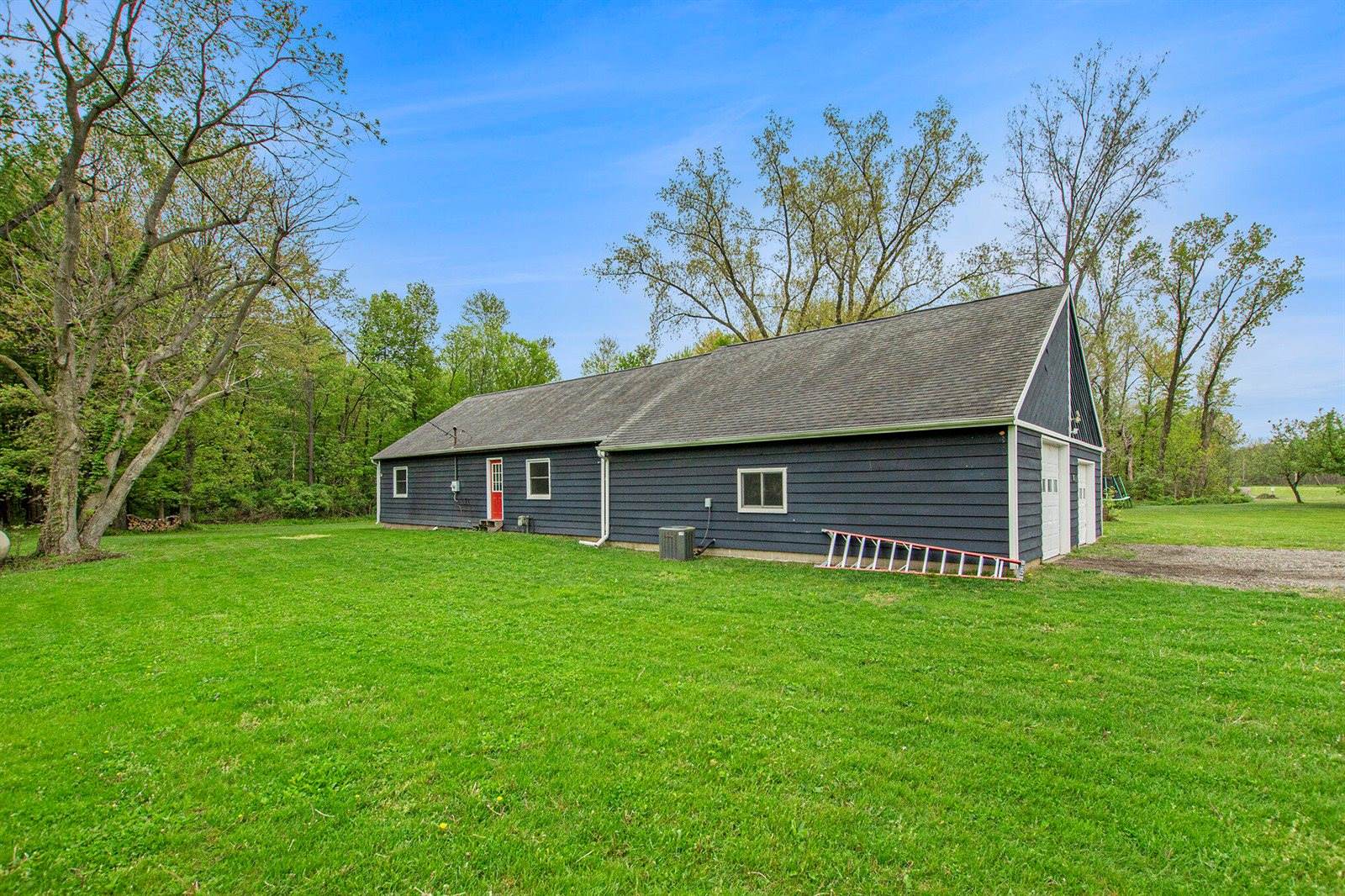 557 West James Street, Lawrence, MI 49064