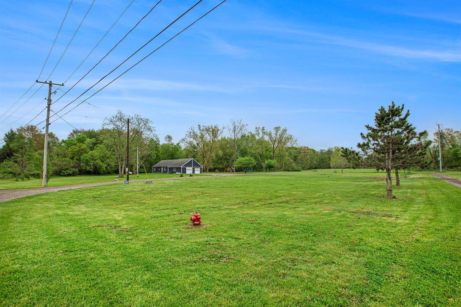 557 West James Street, Lawrence, MI 49064