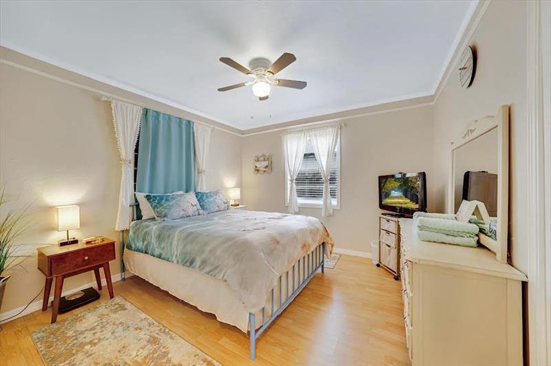 1913 Thomas St, Hollywood, FL 33020