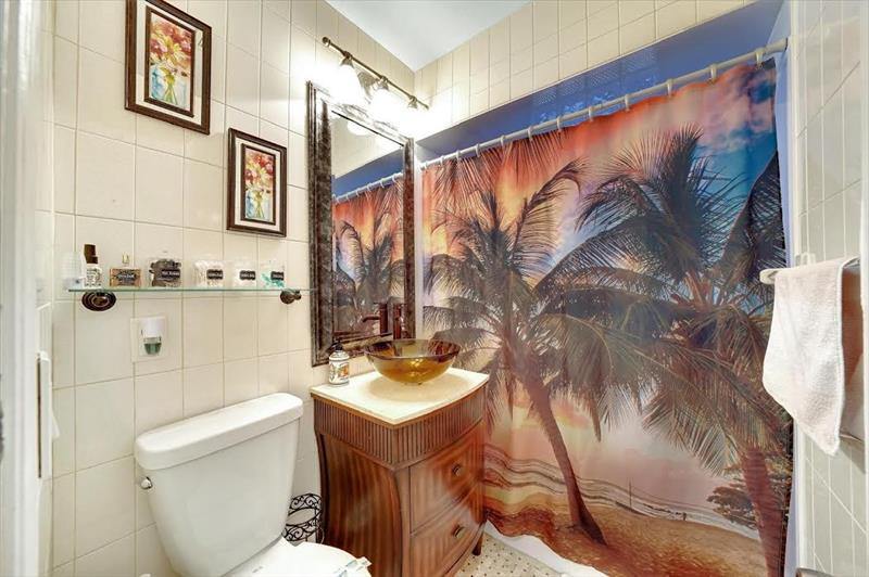 1913 Thomas St, Hollywood, FL 33020