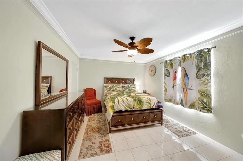 1913 Thomas St, Hollywood, FL 33020